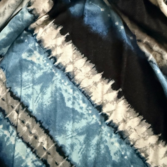 3 for 1 Suzy shier Black with Heart Design, blue tie dye straps top, black&grey - Picture 10 of 14